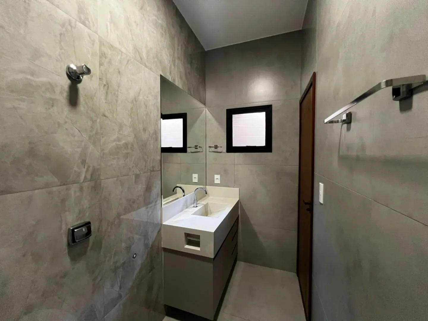 Imagem Casa com 3 dormitórios à venda, 201 m² por R$ 750.000,00 - Afonso Queiroz - Patos de Minas/MG