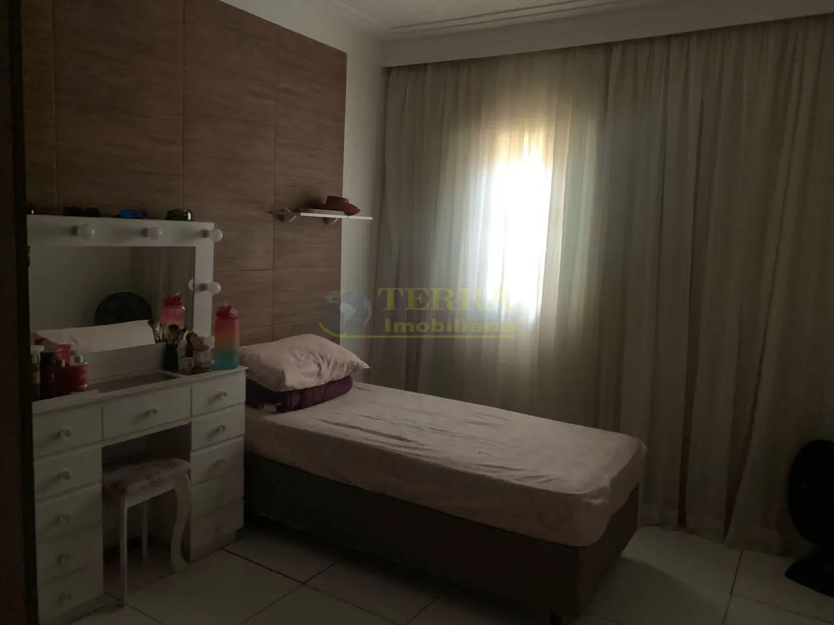 Imagem Terreno com 2 Casas, 6 Dormitórios à Venda - Jardim Roberto, Osasco/SP
