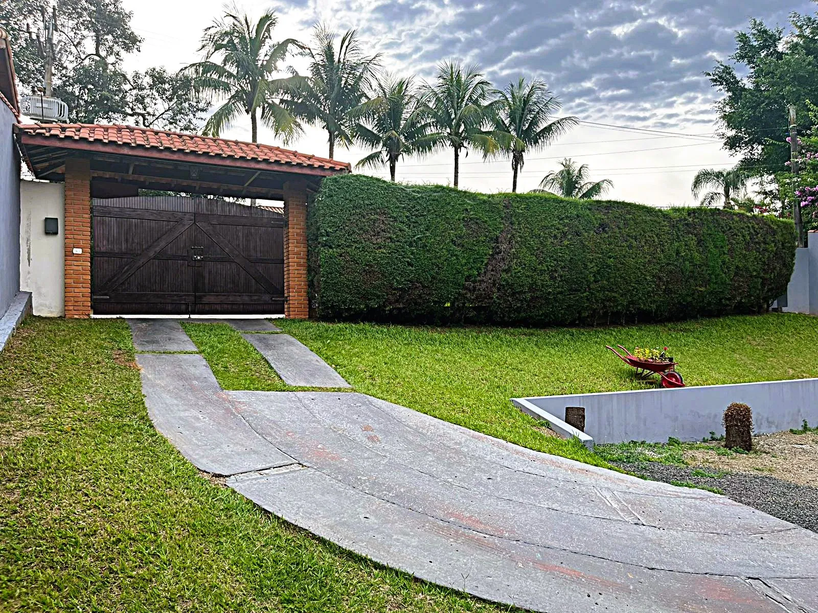 Imagem Chácara com 2.112,00m² Localizado no Condomínio Vitassay.
