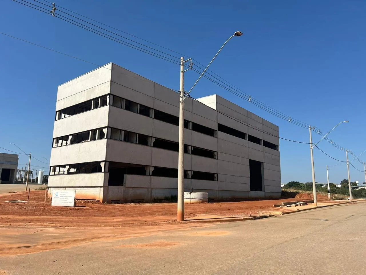 Imagem Galpão Comercial de Alto Padrão com Estrutura Completa para Indústria