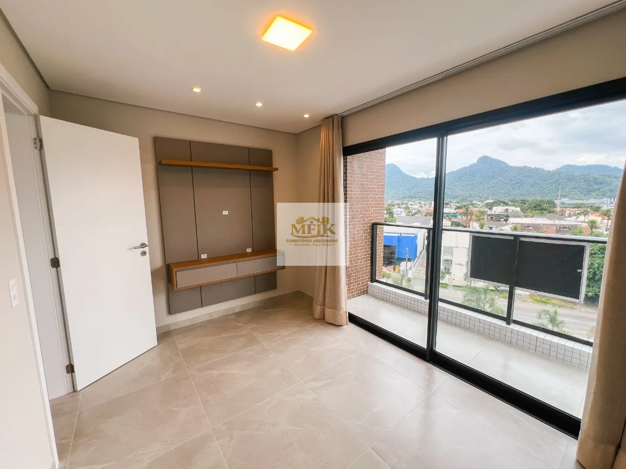 Imagem Residencial Laguna Imóvel Pronto Área total 220m² Área privativa 153m² 4 quartos sendo 1 suíte 2 banheiros social 2 vaga