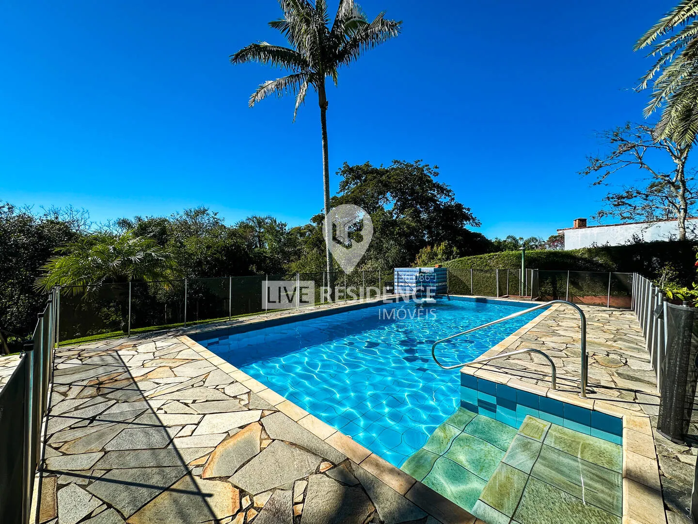 Imagem Chácara à venda com piscina e 4 suítes no Capela do Barreiro - Itatiba/SP