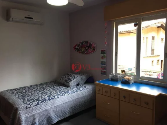 Imagem Sobrado com 157 metros quadrados com Sala, Cozinha, 3 dormitórios, 1 suite, 2 B|anheiros, 1 Lavabo e 2 Vagas cobertas