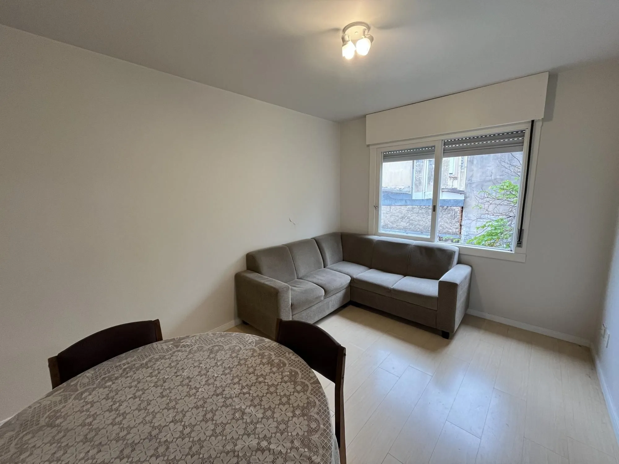 Imagem Cobertura de um quarto no bairro Santana em Porto Alegre.