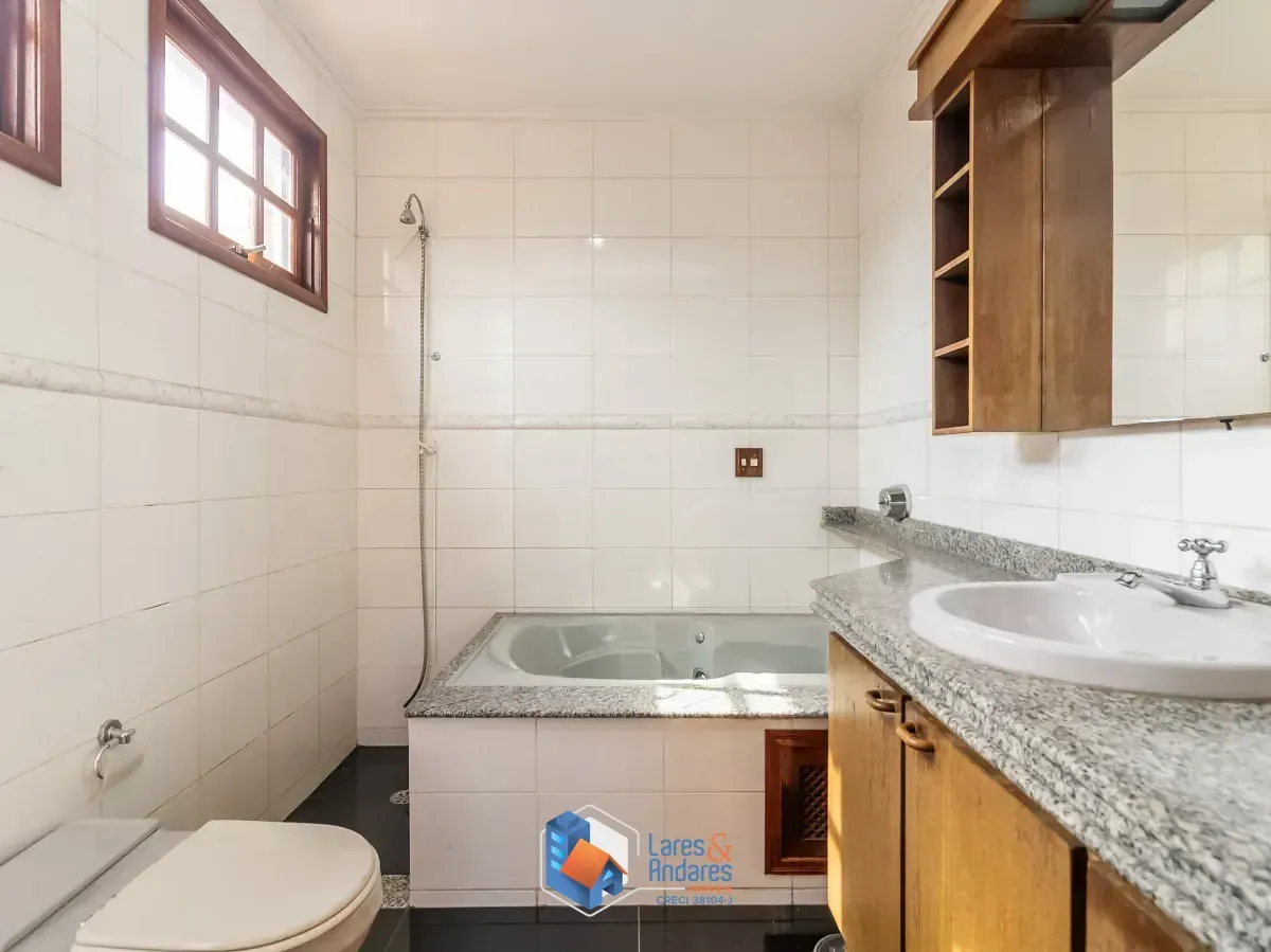 Imagem Sobrado para venda em Jardim Regina com 3 quartos, sendo 1 suíte, 226m²