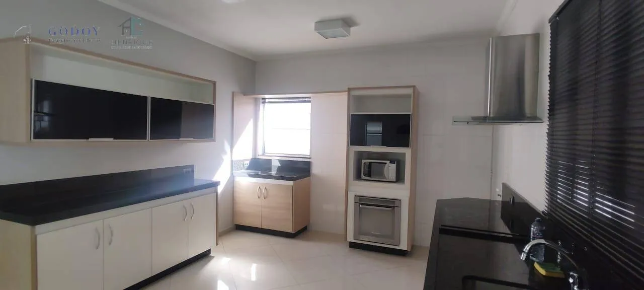 Imagem Conforto e lazer completos: casa com espaço gourmet, jacuzzi e 4 vagas
