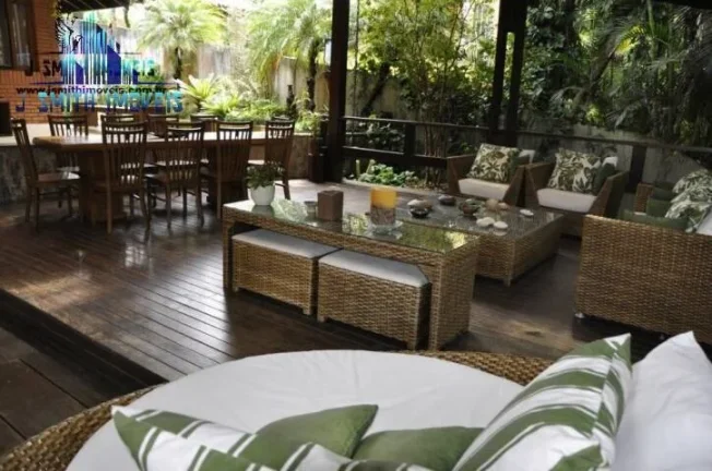 Imagem LINDA RESIDÊNCIA COM 4 SUÍTES, ESTILO GRANJA VIANA, CONSTRUÇÃO DE PRIMEIRA