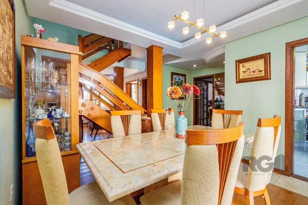 Imagem Casa de 4 dormitórios 304m² no bairro Jardim Lindóia