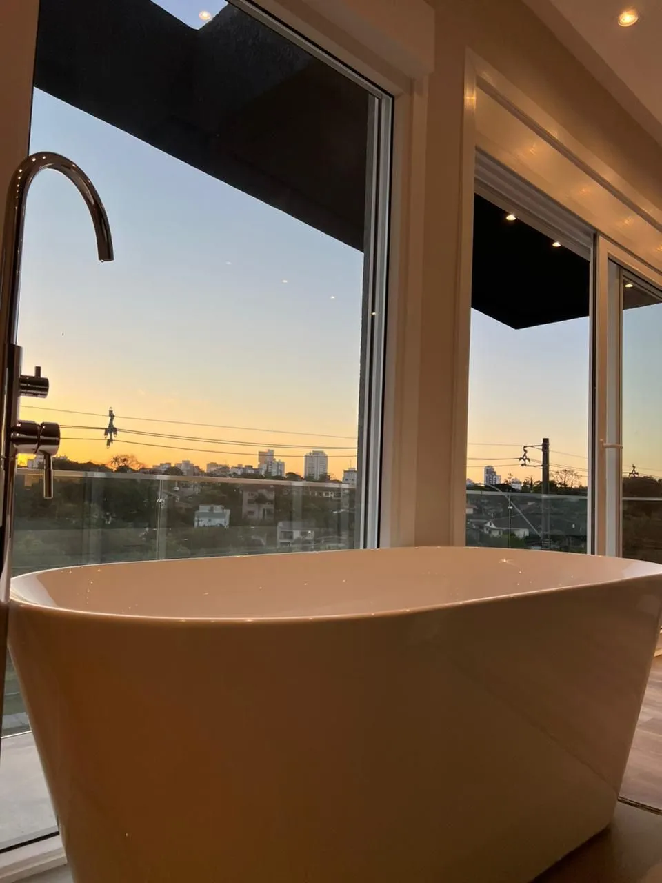 Imagem Casa de Condomínio com 3 suítes para comprar no Centro de Gravataí