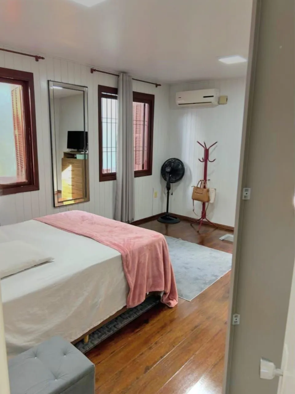 Imagem Casa a venda com 3 dormitórios no Centro de Guaíba.