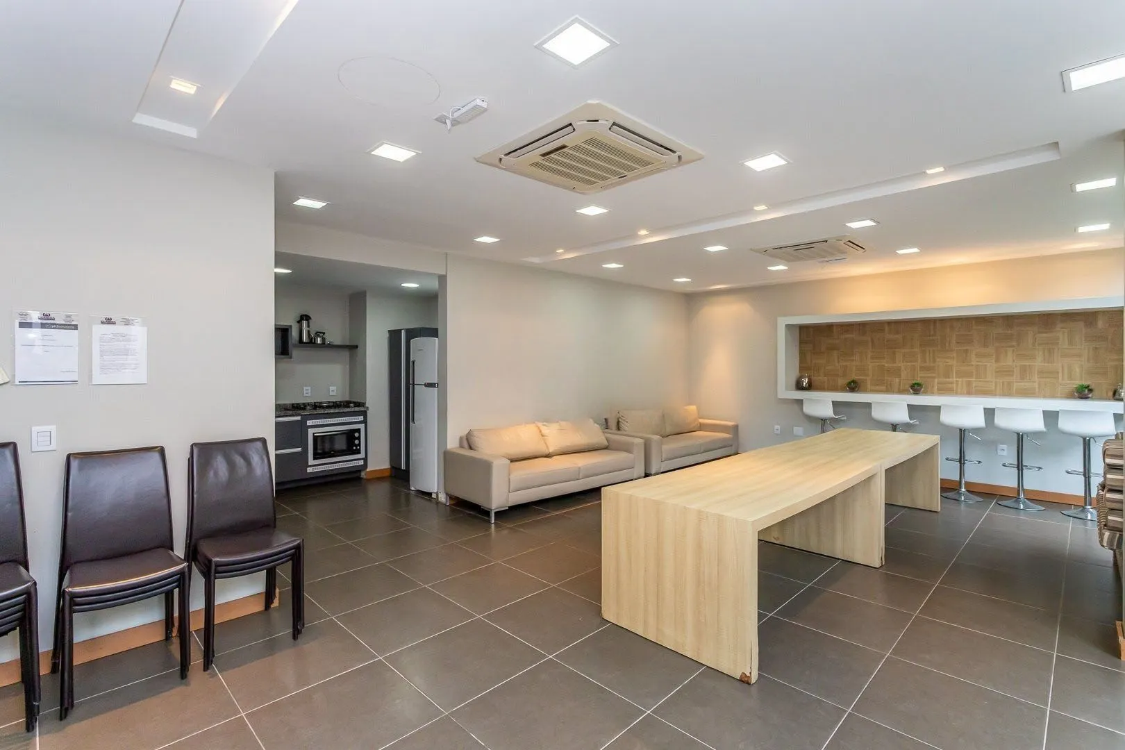 Imagem Apartamento com 2 dormitórios, sendo 1 suíte, e sala ampla com ambientes integrados - Condomínio Residencial Sucre