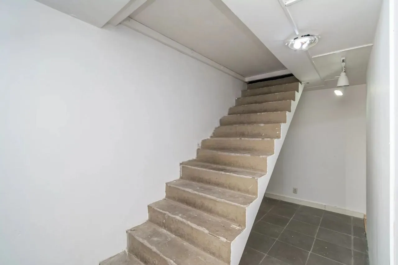 Imagem Predio Comercial com 1000m², 5 vagas, no bairro Higienópolis em Porto Alegre para Alugar