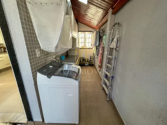 Imagem Casa Maravilhosa no Condomínio Portal da Serra – 5 Dormitórios | 2 Suítes | Ampla e Sofisticada! Se você procura espaço, conforto e segurança em um só lugar, essa é a casa perfeita para sua família!