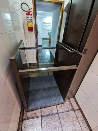 Imagem Sobrado 250 m² 3 Dormitórios sendo 2 Suítes Porteira Fechada