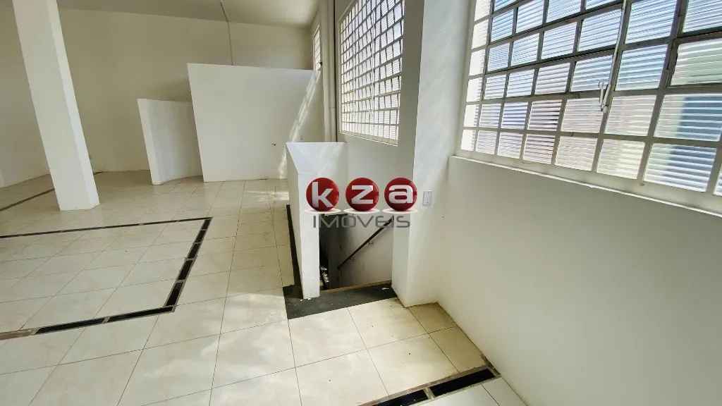 Imagem Barracão industrial para locação em Valinhos-SP, Bairro Nova Espírito Santo: 506m², 2 banheiros, 6 vagas de garagem!