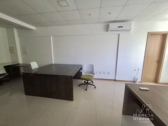 Imagem Sala Comercial com 35m², elevador Maca-Leito