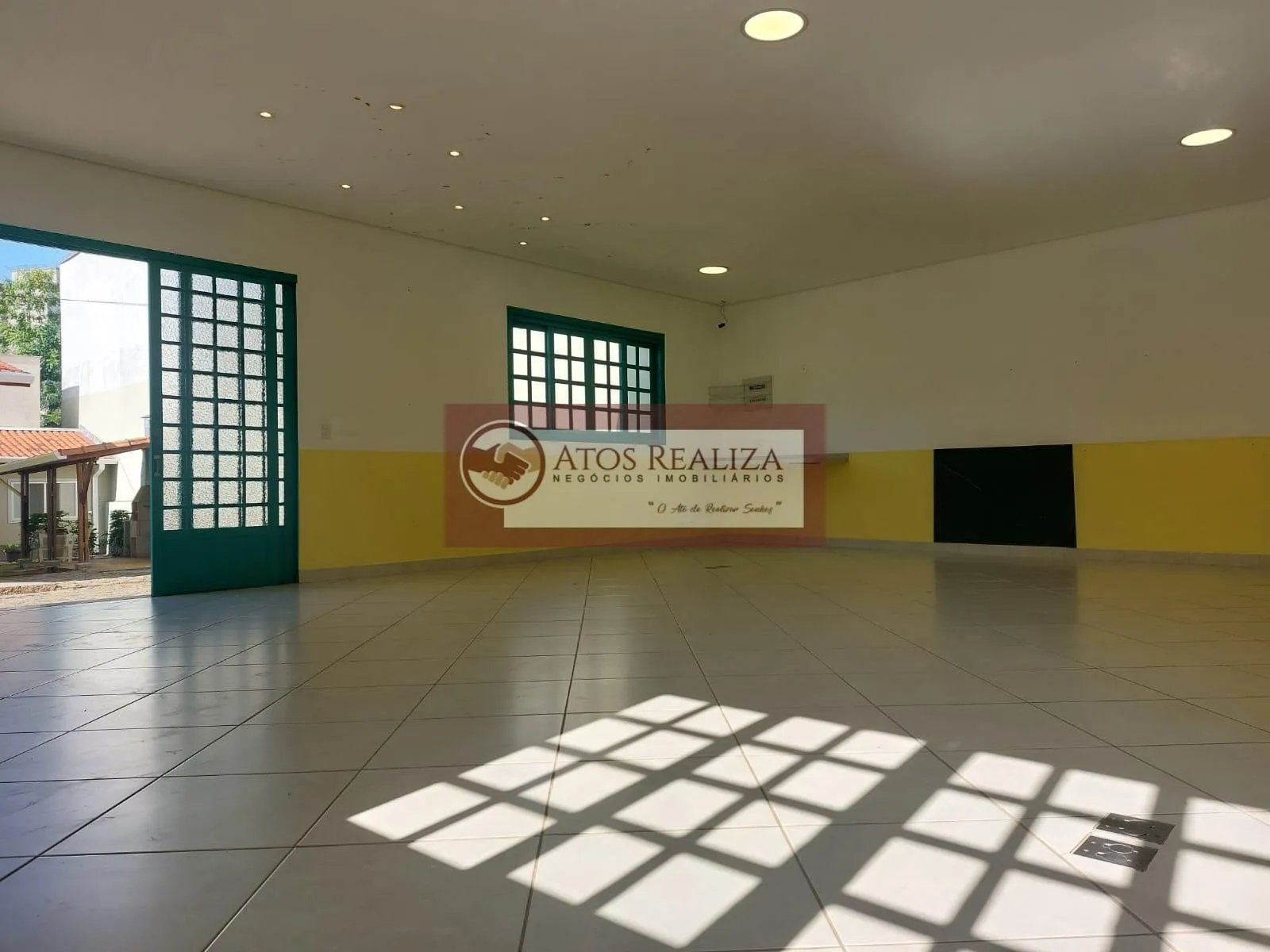 Imagem Alugo Salão Comercial Região Chácara Flora, com 134 M², Mesanino com 42M², Total 175M², 5 Vagas de Garage, Valor da Locação já incluso o IPTU e Condomínio , R$ 9.325,00 Reais.