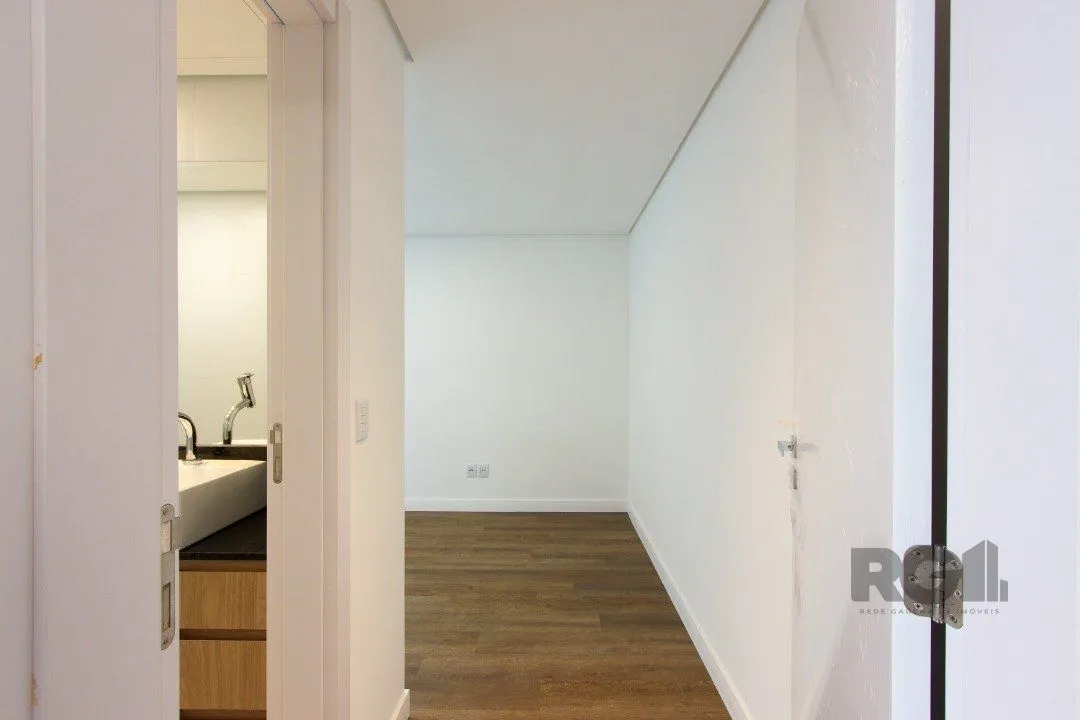 Imagem Apartamento em Porto Alegre no Bairro Petrópolis, de 1 quarto, GARDEN , semi mobiliado