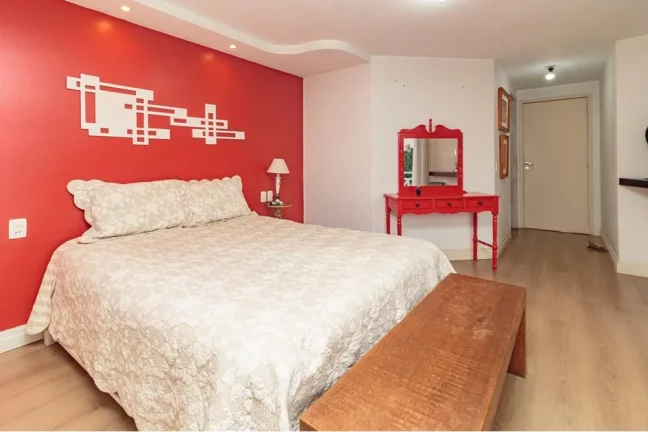 Imagem Casa para venda no bairro Chácara das Pedras em Porto Alegre