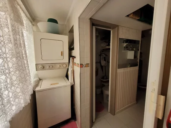 Imagem PITANGUEIRAS - LOCALIZAÇÃO PRIVILEGIADA, NA QUADRA DO MAR, AMPLO APARTAMENTO COM 80 M² ÚTEIS, CLARO E SUPER AREJADO, 1 VAGA DE GARAGEM NO PRÉDIO.