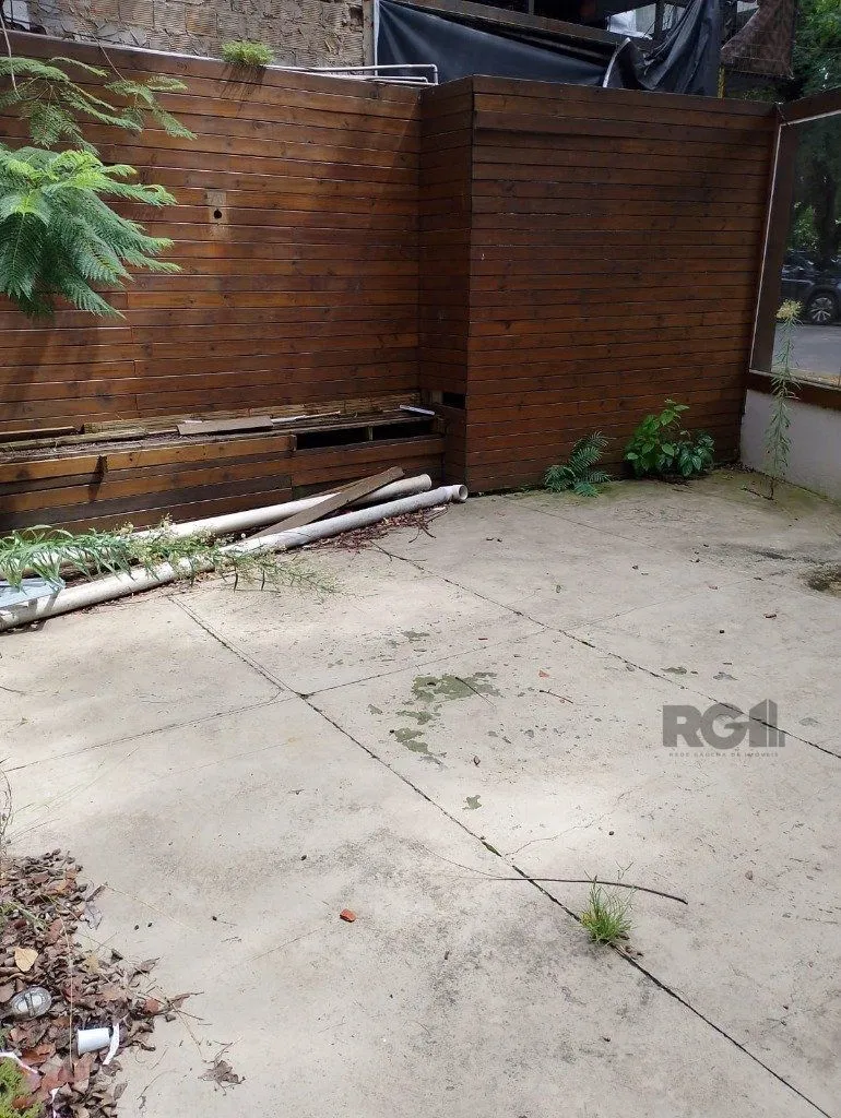 Imagem Loja comercial desocupada à venda no coração de Porto Alegre, localizada na Rua Mostardeiro