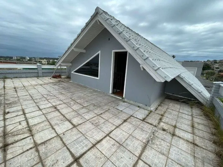 Imagem Vendo Sobrado Residencial com 4 Quartos e Suíte