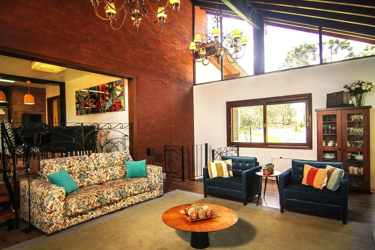 Imagem Casa Alto Padrão localizada a 5 quilômetros do centro de Canela, em meio a natureza com 16,600² em localização privilegiada e valorizada..