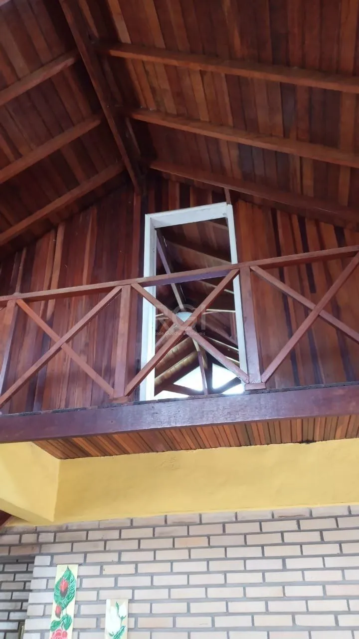 Imagem Casa com 3 dormitórios no bairro Olaria em Canoas