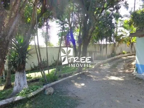 Imagem VENDA DE CHÁCARA NO JARDIM ARUJÁ, EM ARUJÁ/SP, 2.000m² com piscina e terreno de 6.000m², para fins residenciais ou comerciais. CONSULTE-NOS.