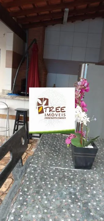 Imagem VENDA DE SOBRADO NO JARDIM RINCÃO, EM ARUJÁ/SP, 411m² com 2 suítes, ar-condicionado, sala 2 ambientes, piscina, churrasqueira e 2 vagas. CONSULTE-NOS.