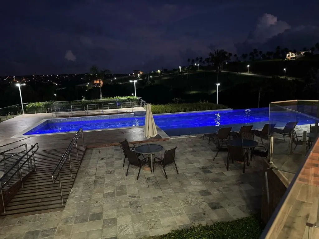 Imagem Casa Nova de Alto Padrão com 4 Suítes, Piscina e Pôr do Sol Exclusivo