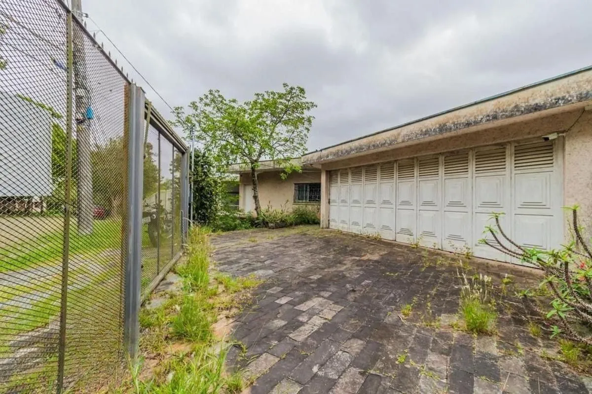 Imagem Casa com 5 dormitórios e 3 vagas no bairro Assunção