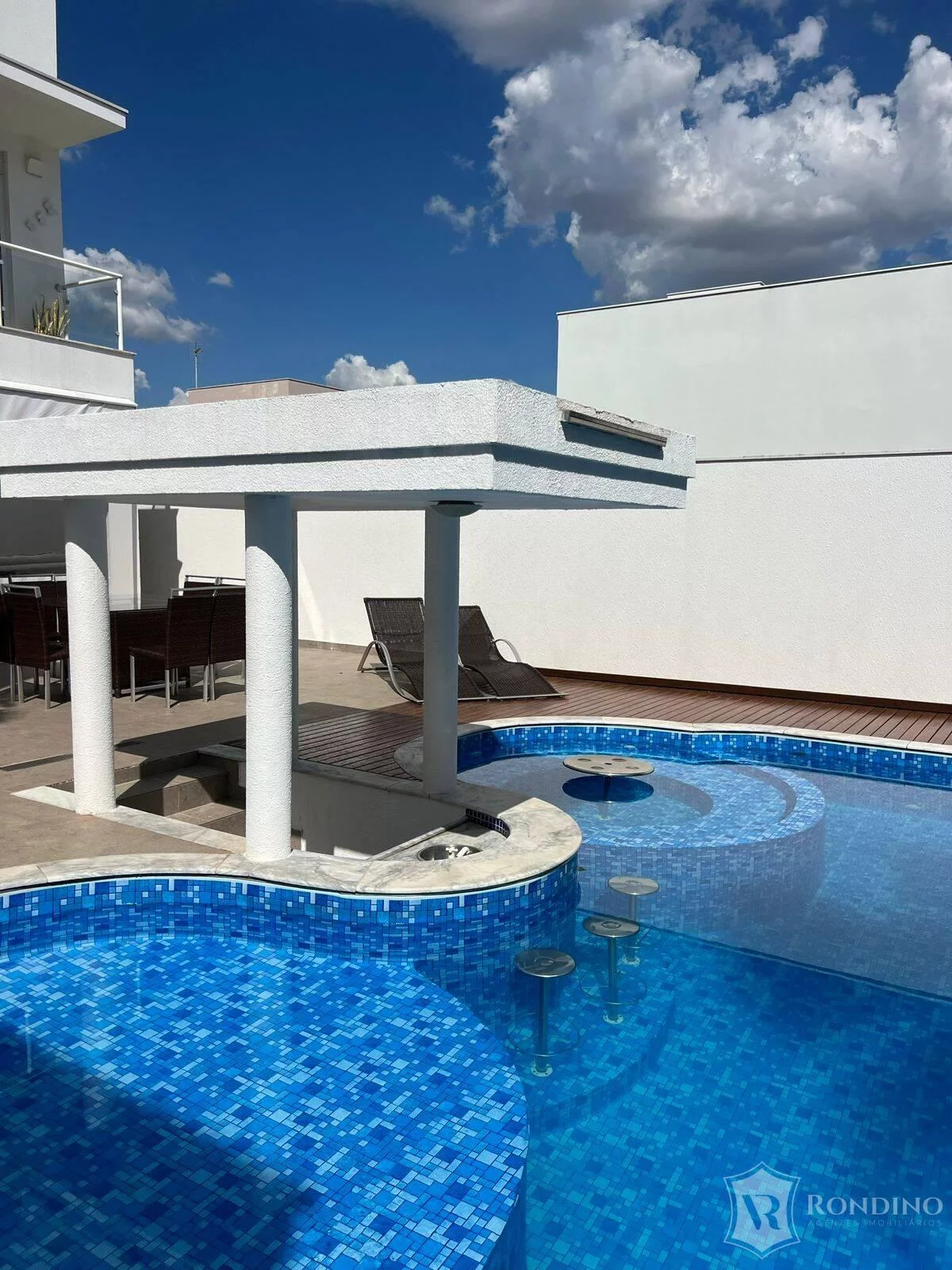 Imagem Casa com 4 suítes, brinquedoteca e área gourmet com piscina aquecida