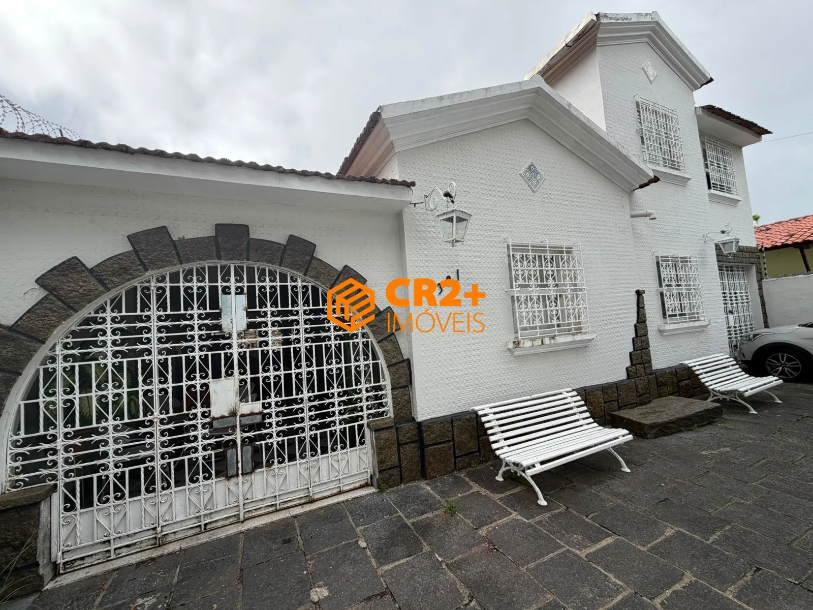 Foto do imóvel CASA À VENDA NO HIPÓDROMO - ESPAÇO, CONFORTO E ÓTIMA LOCALIZAÇÃO- 360m² em Rua Carlos Fernandes, 381 - Hipódromo, Recife - PE