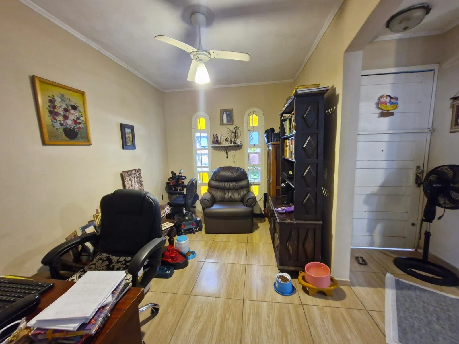 Imagem Casa com 3 dormitórios e edícula nos fundos no bairro Nonoai.