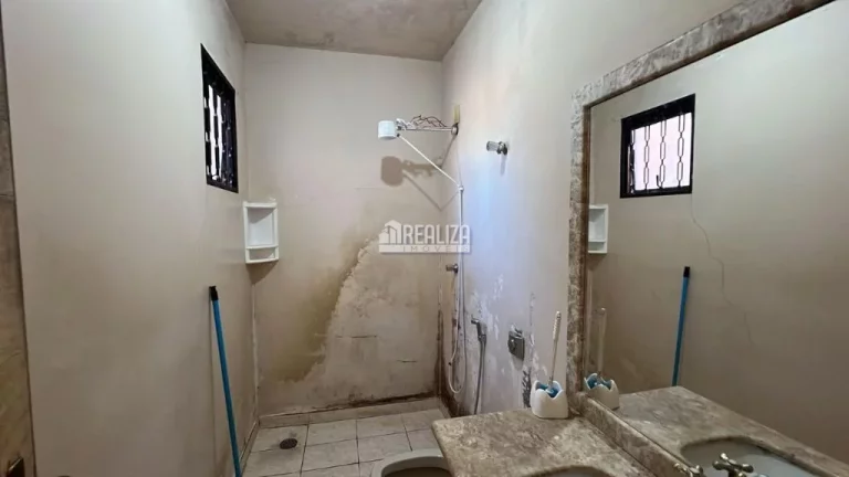 Imagem Casa à venda e locação no bairro São Sebastião, Uberaba - 3 dormitórios e quintal