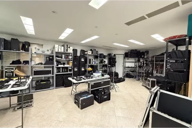 Imagem Predio comercial 4 andares, 1129m² a venda com de ESTUDIOS DE GRAVAÇÃO prontos, na Barra Olímpica