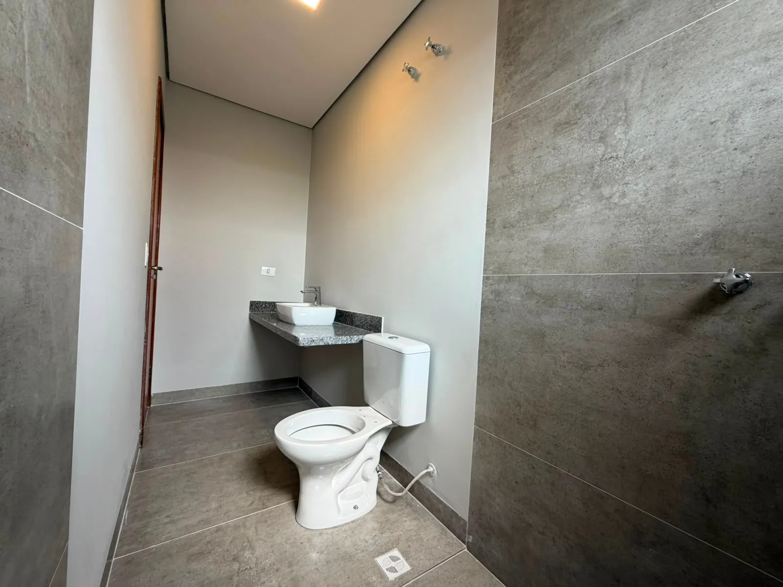 Imagem Casa à Venda, com 3 dormitórios, suíte master com closet, piscina, área gourmet e 147 m², no Golden Park II