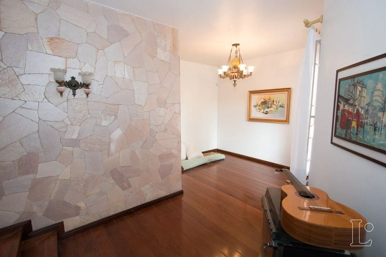 Imagem Casa para Venda - 416.89m², 4 dormitórios, sendo 1 suites, 5 vagas - Tristeza