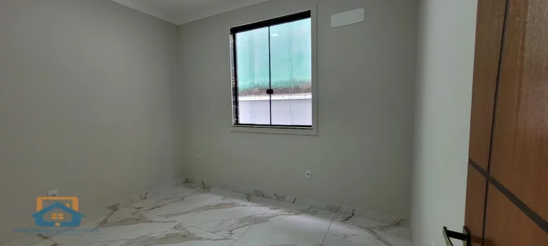 Imagem Casa Duplex de 3 quartos e 2 Vagas de garagem no Bairro Tirandetes