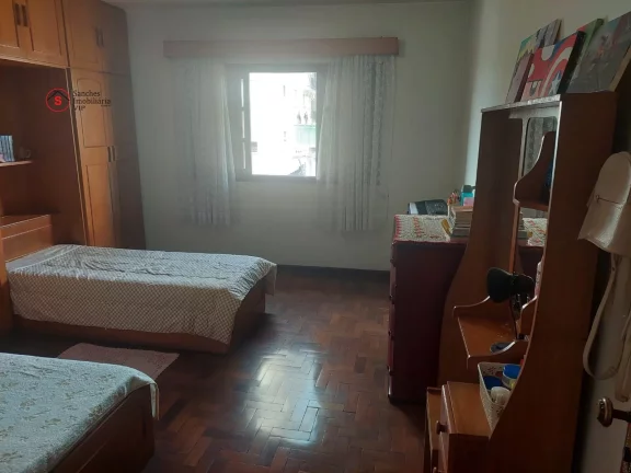 Imagem SOBRADO GRANDE COM EDÍCULA, A VENDA OU LOCAÇÃO. 5 DORMITÓRIOS E 7 VAGAS DE GARAGEM. ÓTIMA LOCALIZAÇÃO, PRÓXIMO AO LARGO DA VILA ZELINA.