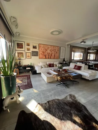 Imagem Amplo e sofisticado apartamento com localização privilegiada, a poucos passos do Colégio Dinâmic...