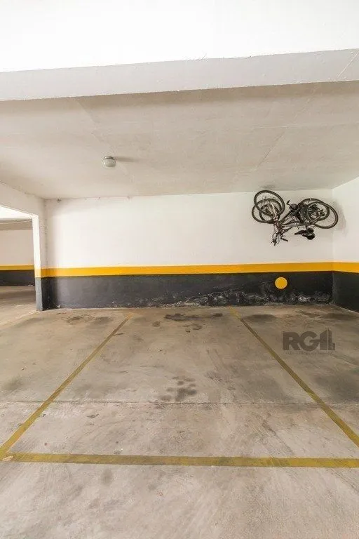 Imagem Apartamento 95m² - semi mobiliado, 3 dormitórios, 1 suíte e 2 vagas no bairro Passo da Areia
