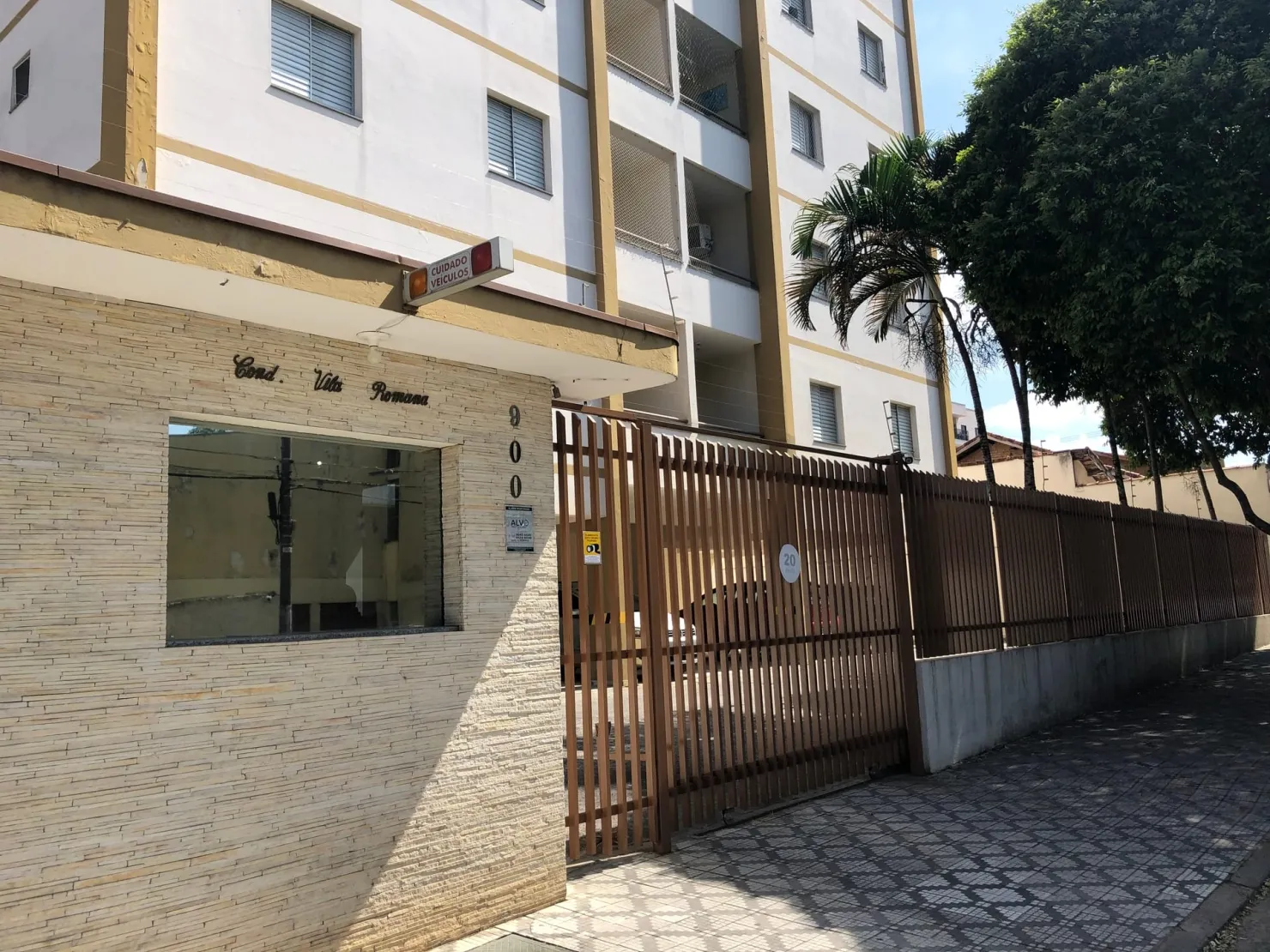 Foto do imóvel Apartamento à venda 2 Quartos, 1 Suite, 2 Vagas, 70M², São Benedito, Pindamonhangaba - SP | EDIFÍCIO VILA ROMANA