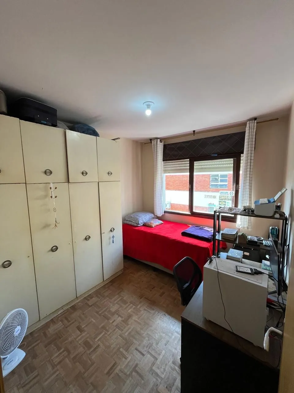 Imagem Apartamento 2 dormitórios, 1 vaga coberta no bairro Menino Deus.
