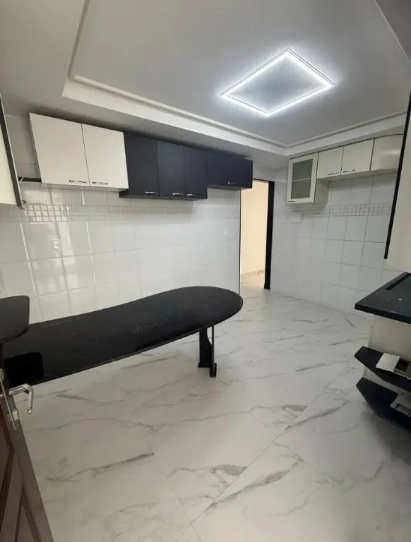 Imagem Casa com 270m² nos Bancários, 3 quartos, piscina e 2 vagas. Localização estratégica no Jardim Cidade Universitária.