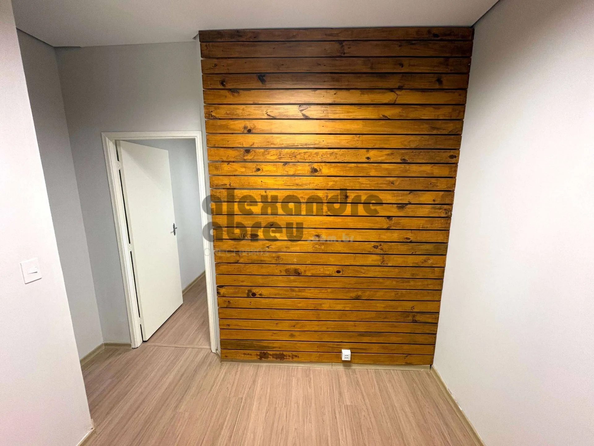 Imagem Aluga-se escritório comercial de 30 m² com 2 salas em Edifício no Morumbi