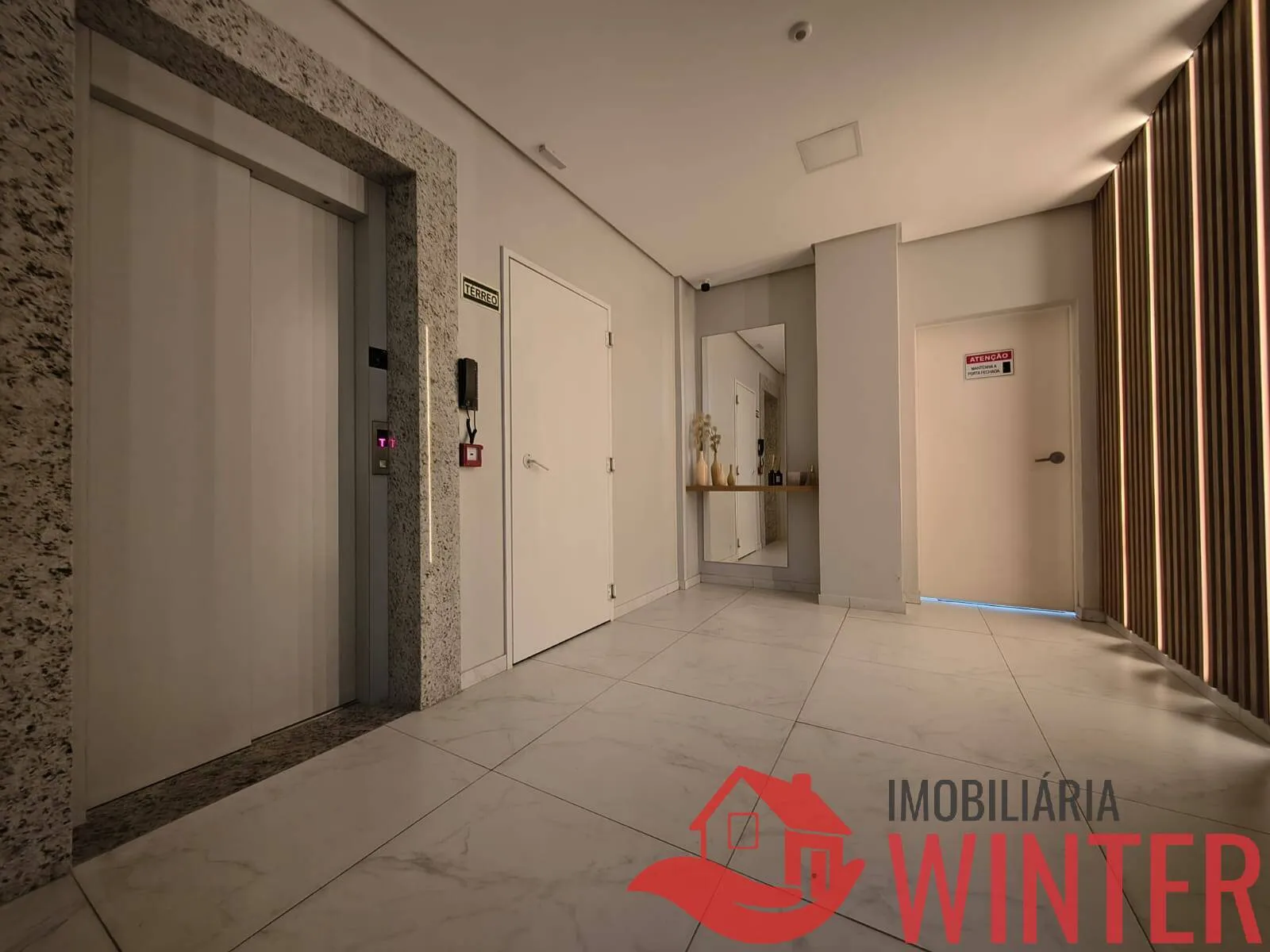 Imagem Lindo apartamento semi mobiliado de 3 quartos no centro de Feliz.