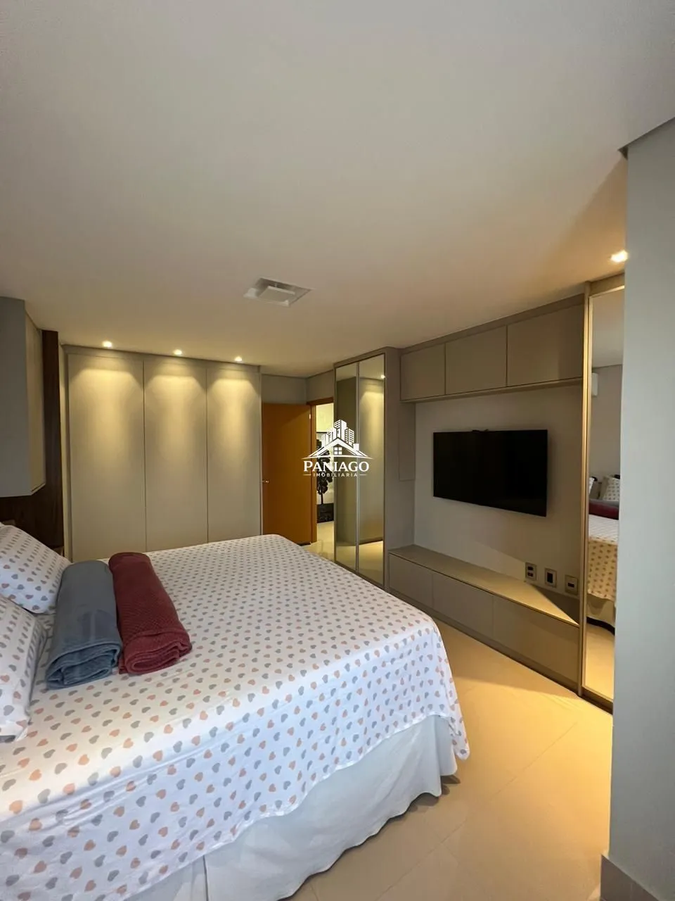 Imagem Imóvel Residencial com 2 Suítes e 247,30 m² de Área Total