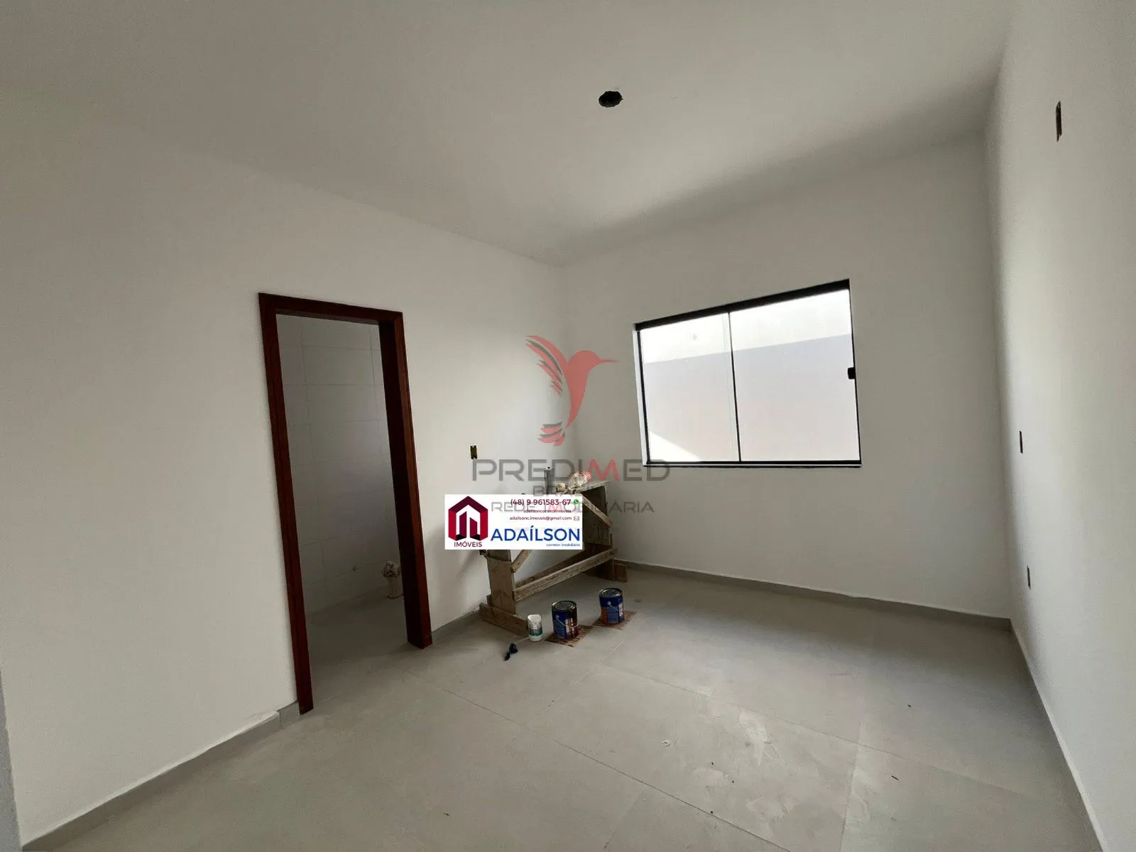 Imagem CASA COM UM SUÍTE TERRENO DE ESQUINA - AMPLO ESPAÇO MUITO BEM LOCALIZADA